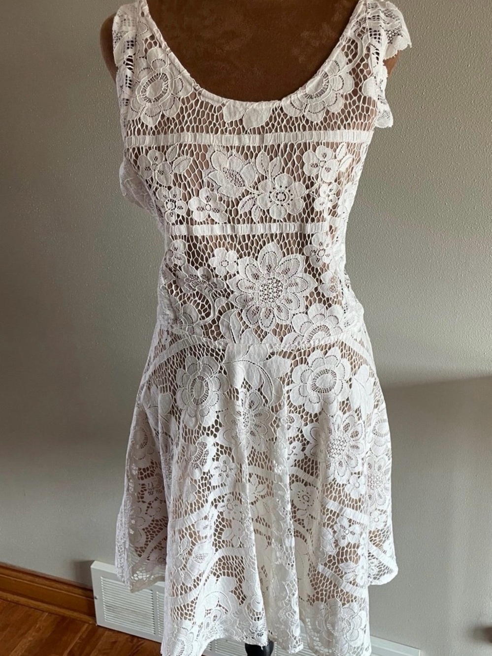 For Love and Lemon Giani White lace apron mini dress with open back and sides. - Picture 4 of 12